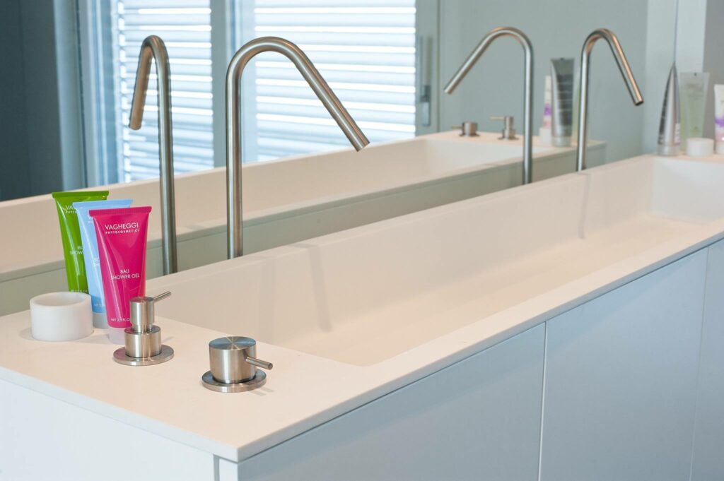 The Challenge Of Solid Surfaces: Corian Vs Krion And Beyond 1 Corian Vs Krion - Gp Design - 1