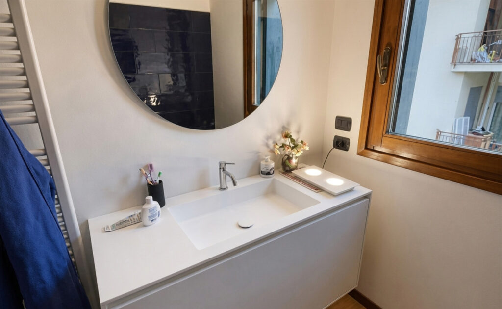 Padova – Mobile Lavabo Sospeso Modello Square In Krion Snow White In Solid Surface Gp Design Vicenza.