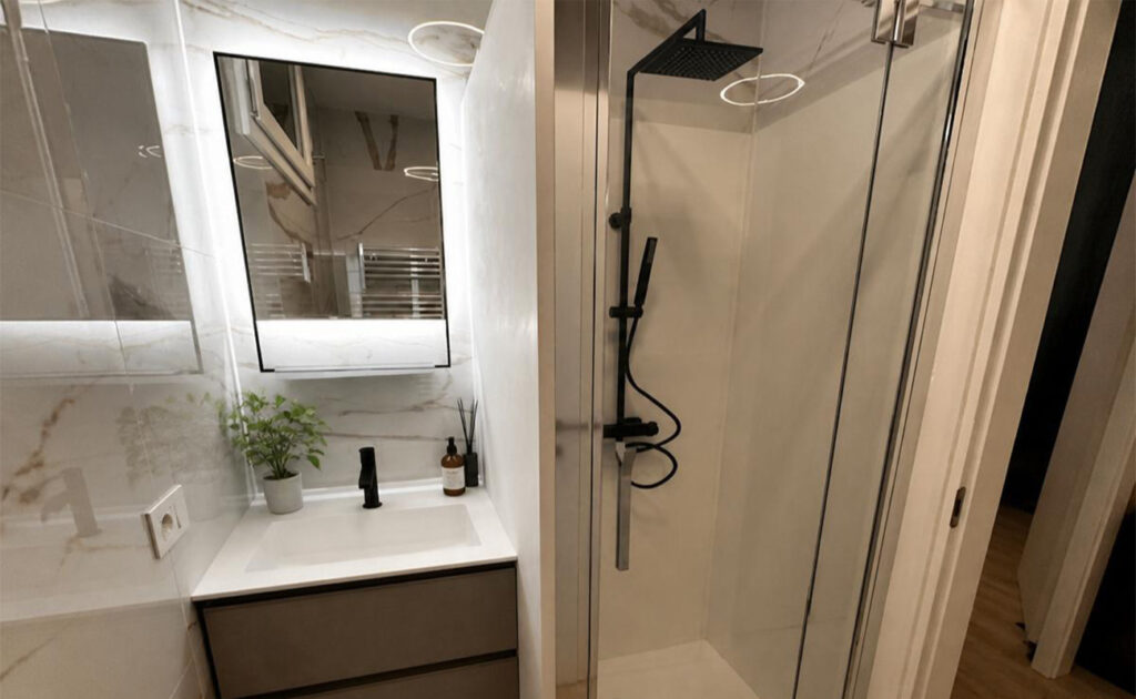 Box Doccia In Krion E Mobile Lavabo A Verona