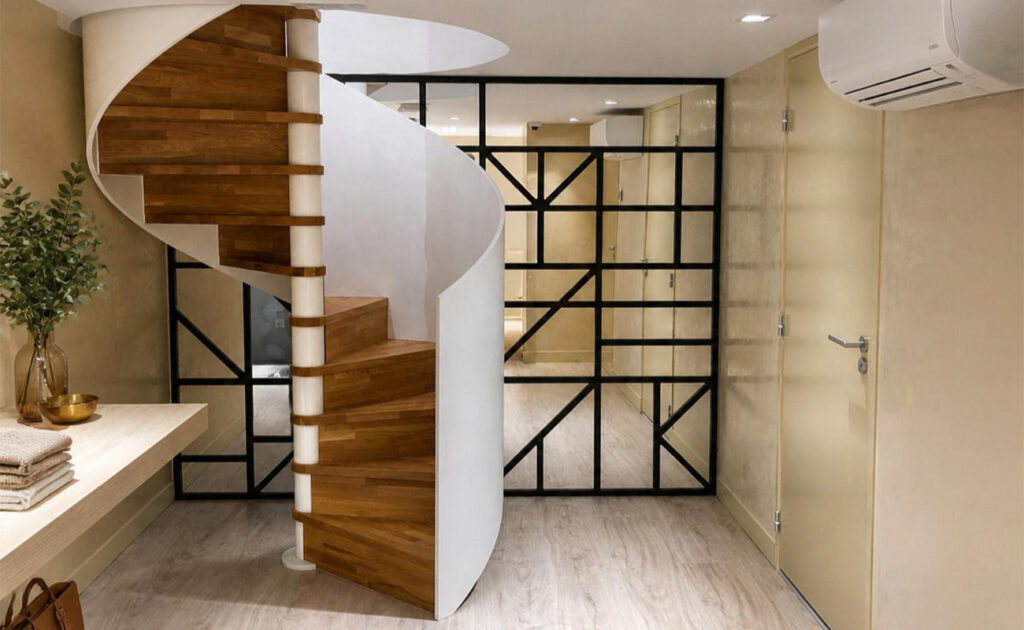 Parigi – Scala Conchiglia Con Gradini In Rovere E Parapetto In Krion Snow White In Solid Surface Gp Design Vicenza.